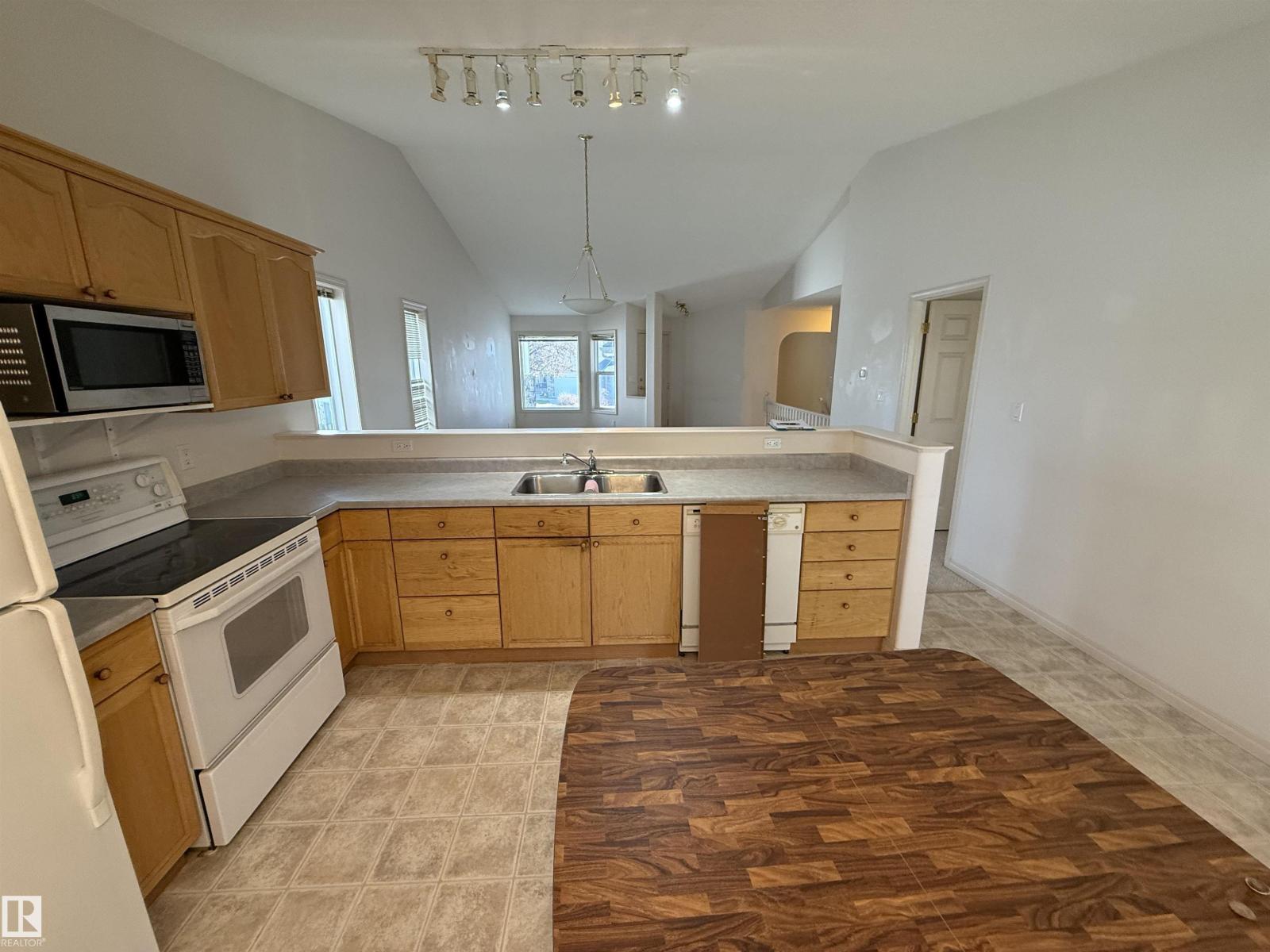 #14 330 GALBRAITH CL NW - 4