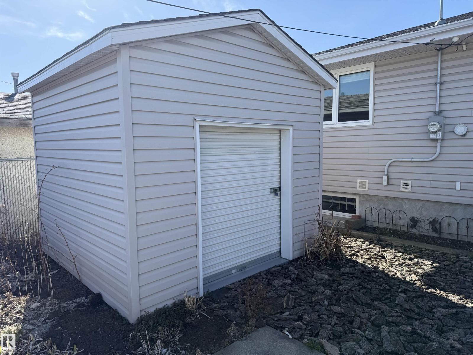16112 87 AV NW - 7