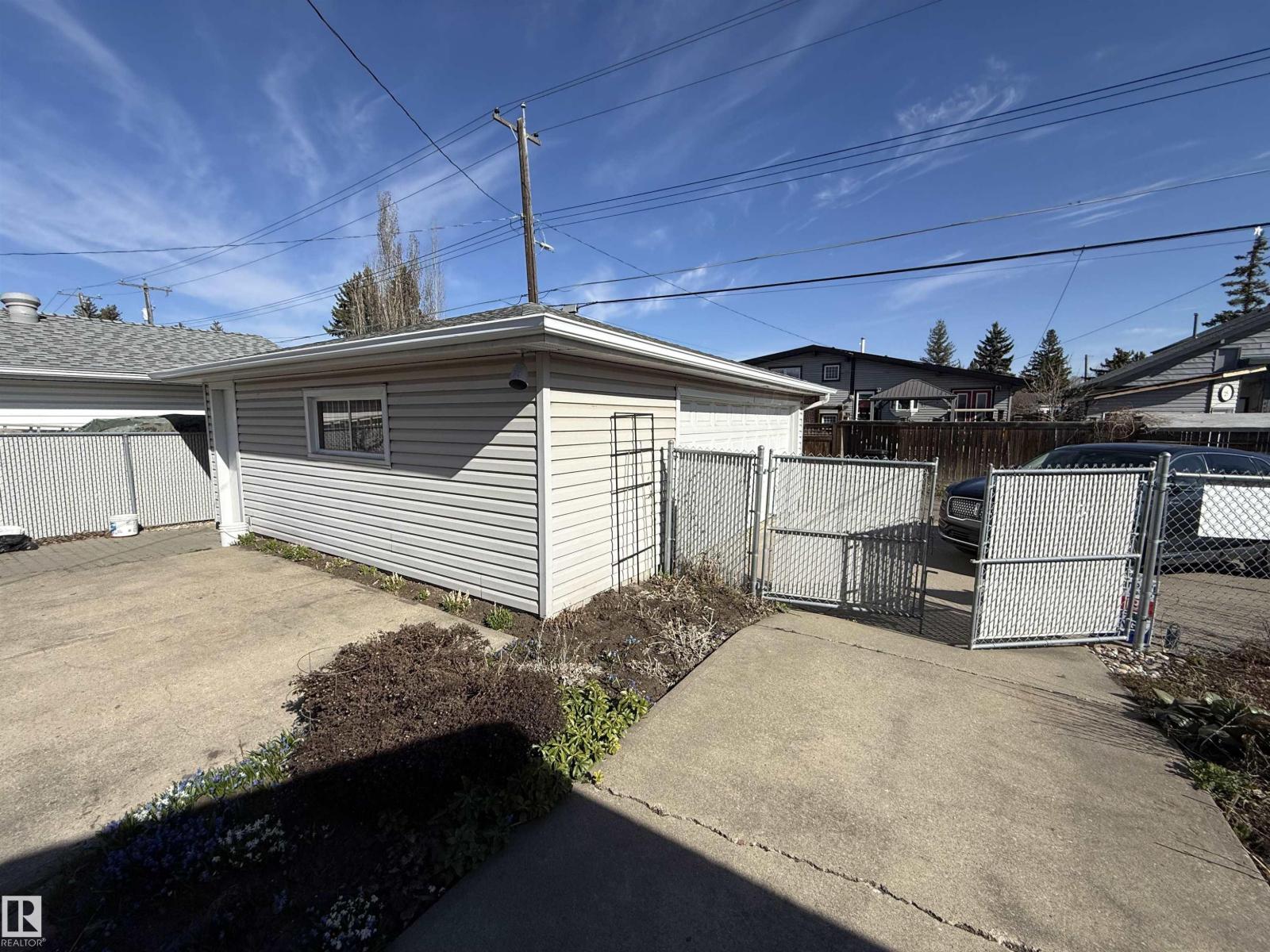 16112 87 AV NW - 9