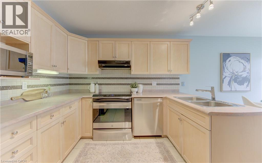 487 BRENTCLIFFE Drive, Waterloo, Ontario, N2T2R8 — Photo 10