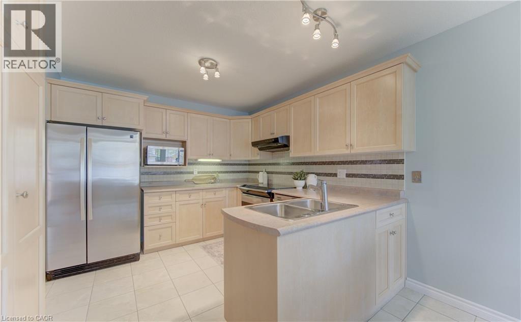 487 BRENTCLIFFE Drive, Waterloo, Ontario, N2T2R8 — Photo 8