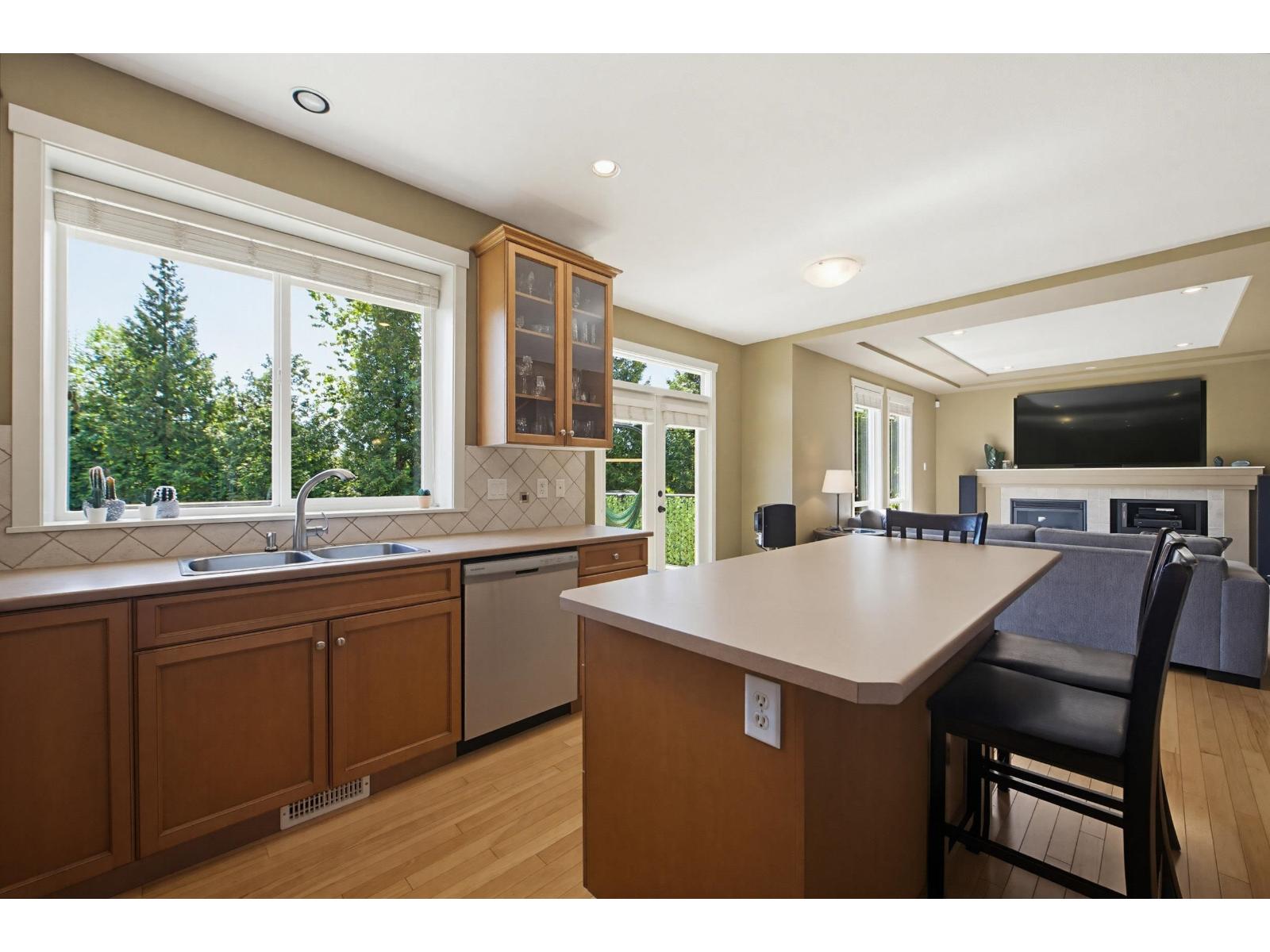 7 Bed, 4 Bath House for Sale in Surrey – 10304 164A STREET, Surrey - Image 12