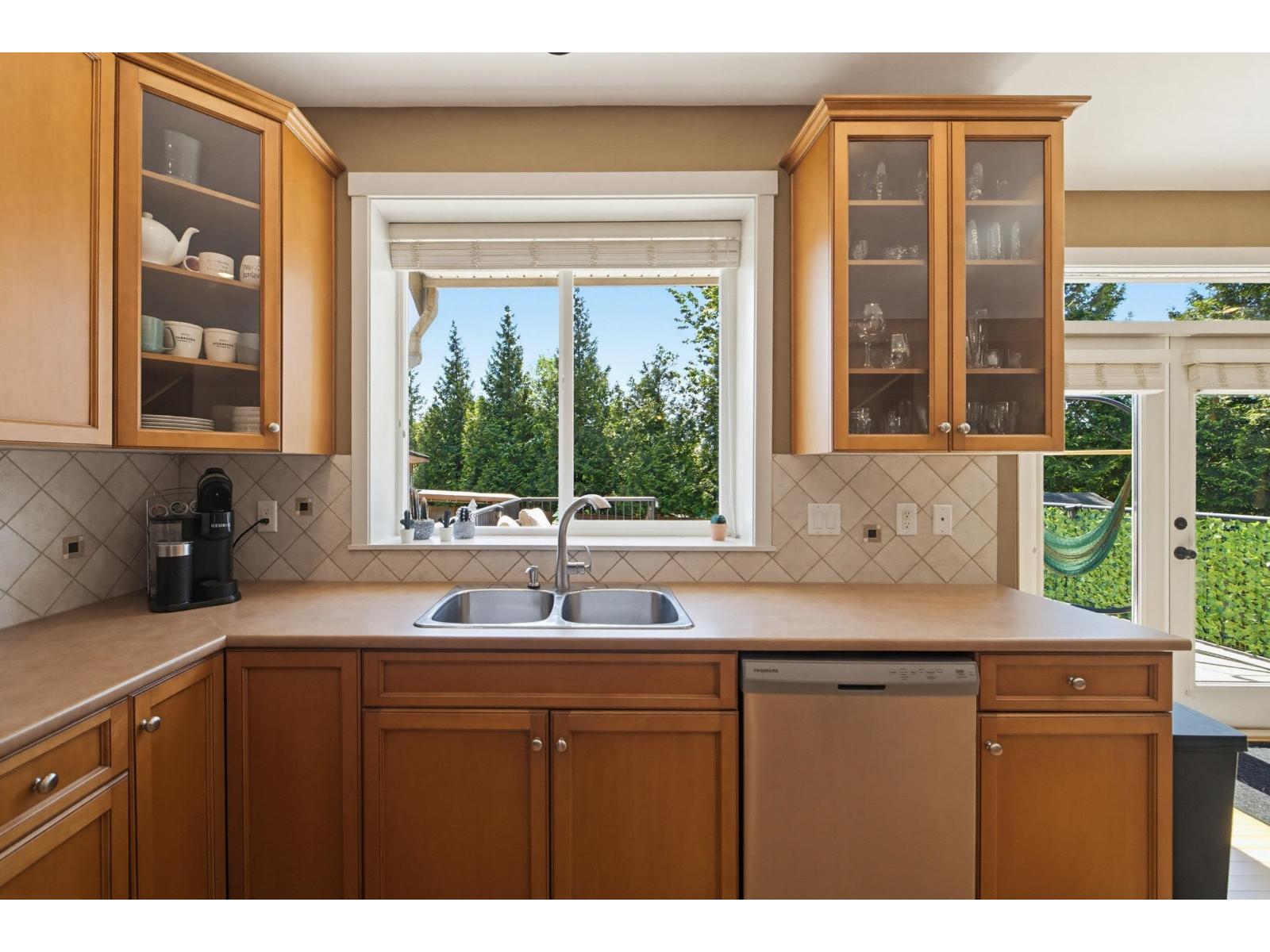 7 Bed, 4 Bath House for Sale in Surrey – 10304 164A STREET, Surrey - Image 13