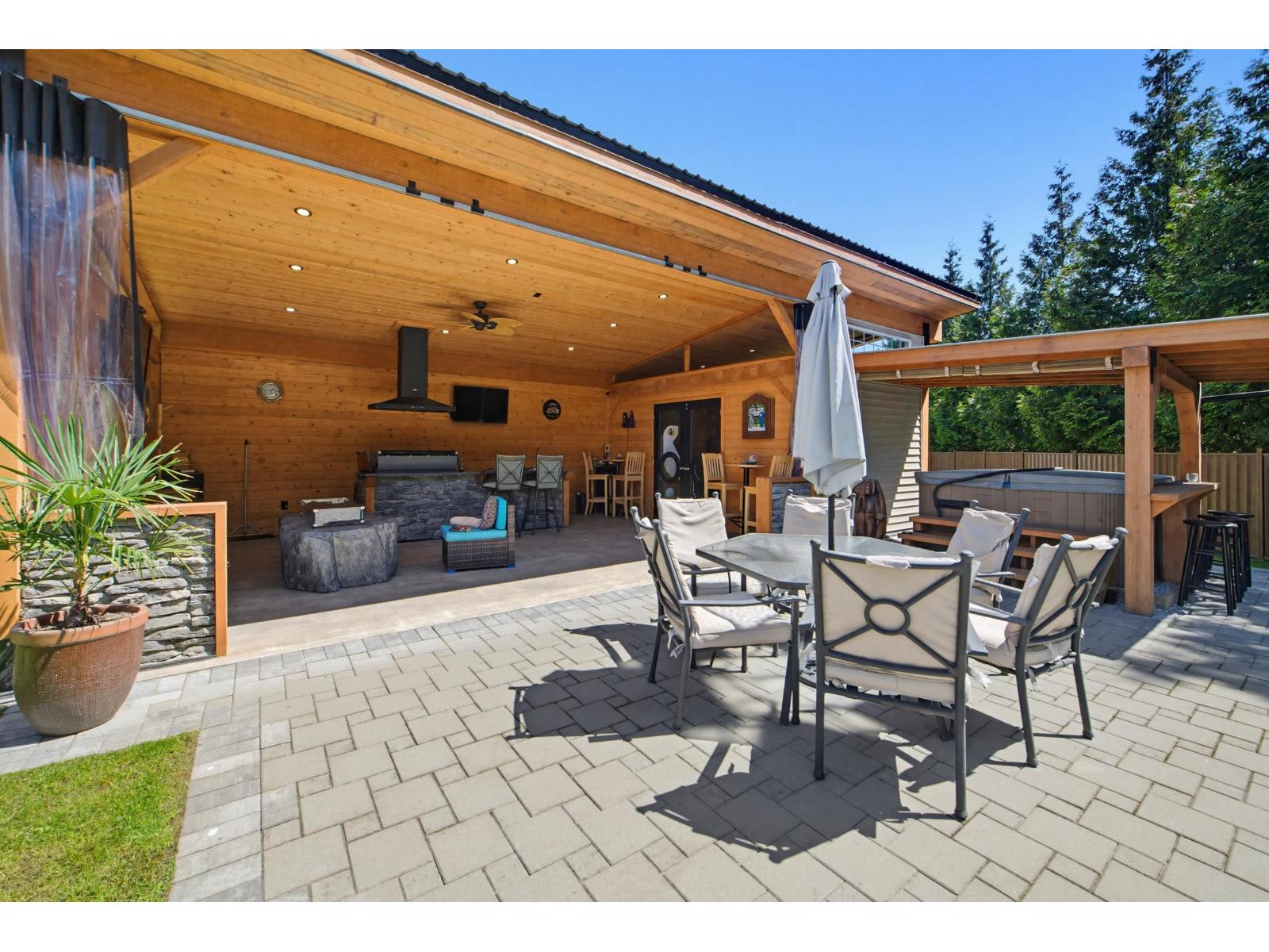 7 Bed, 4 Bath House for Sale in Surrey – 10304 164A STREET, Surrey - Image 40
