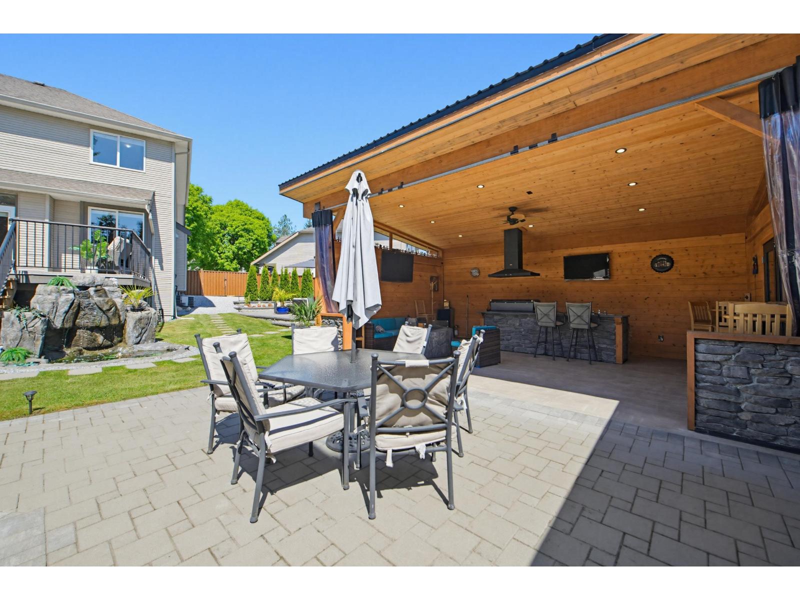 7 Bed, 4 Bath House for Sale in Surrey – 10304 164A STREET, Surrey - Image 38