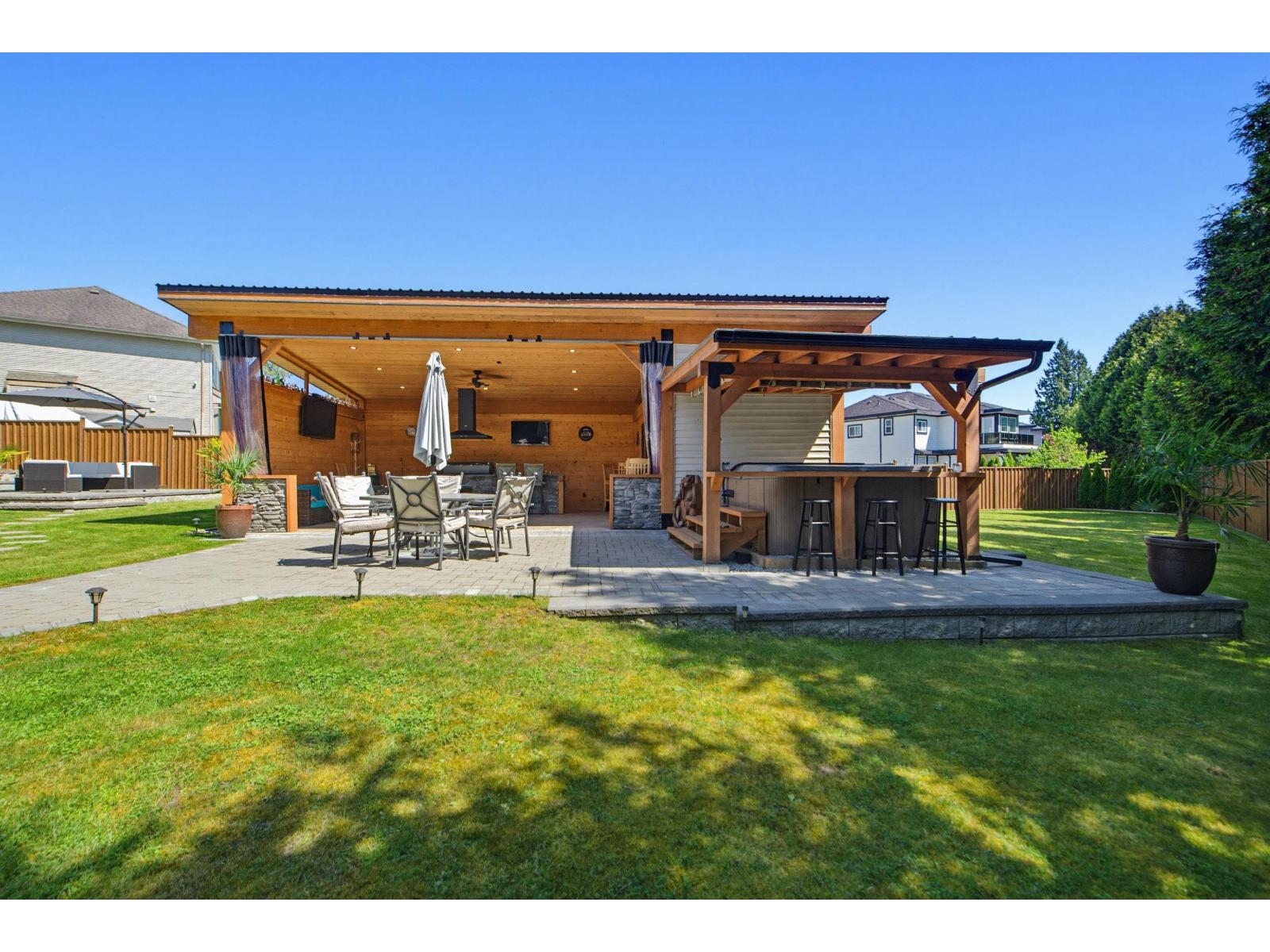 7 Bed, 4 Bath House for Sale in Surrey – 10304 164A STREET, Surrey - Image 36