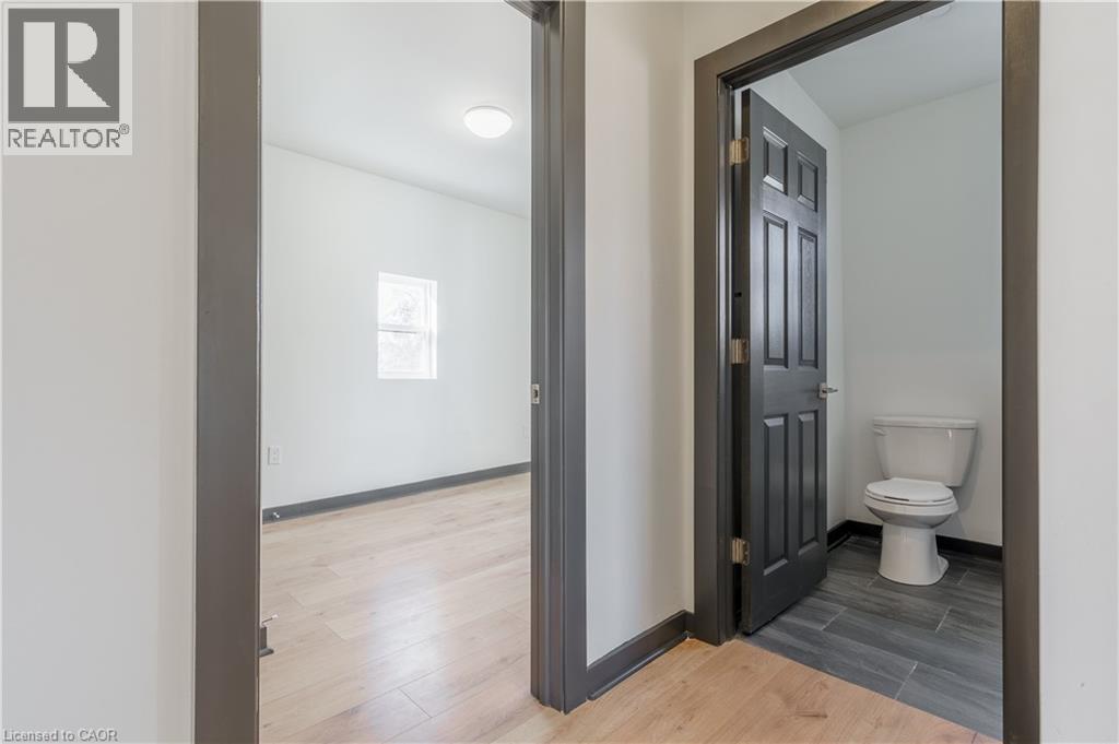 32 BRITANNIA Avenue - 17