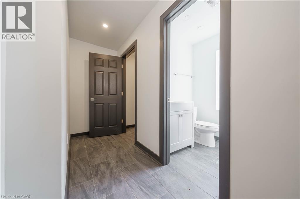 32 BRITANNIA Avenue - 22