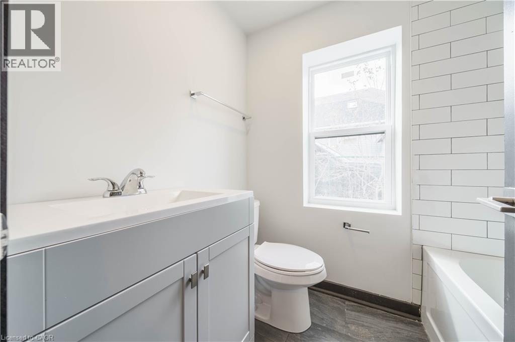 32 BRITANNIA Avenue - 23