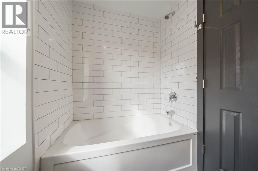 32 BRITANNIA Avenue - 24