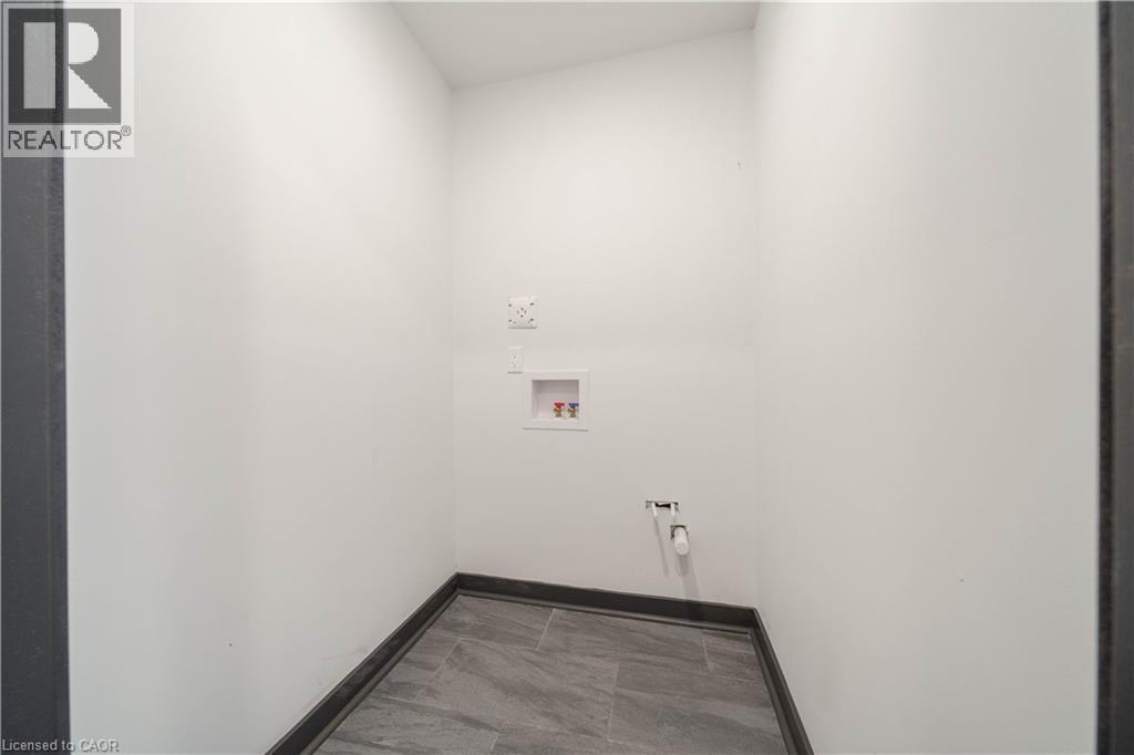 32 BRITANNIA Avenue - 25