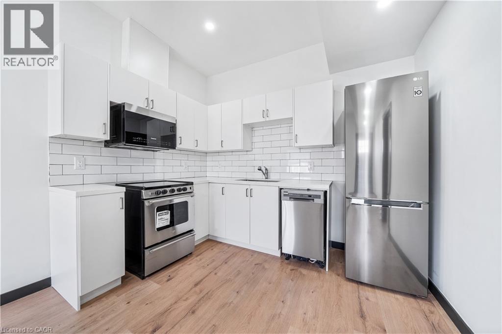 32 BRITANNIA Avenue - 34