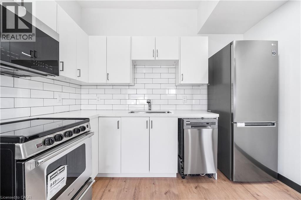 32 BRITANNIA Avenue - 35