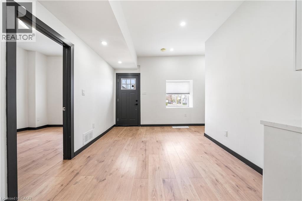32 BRITANNIA Avenue - 36