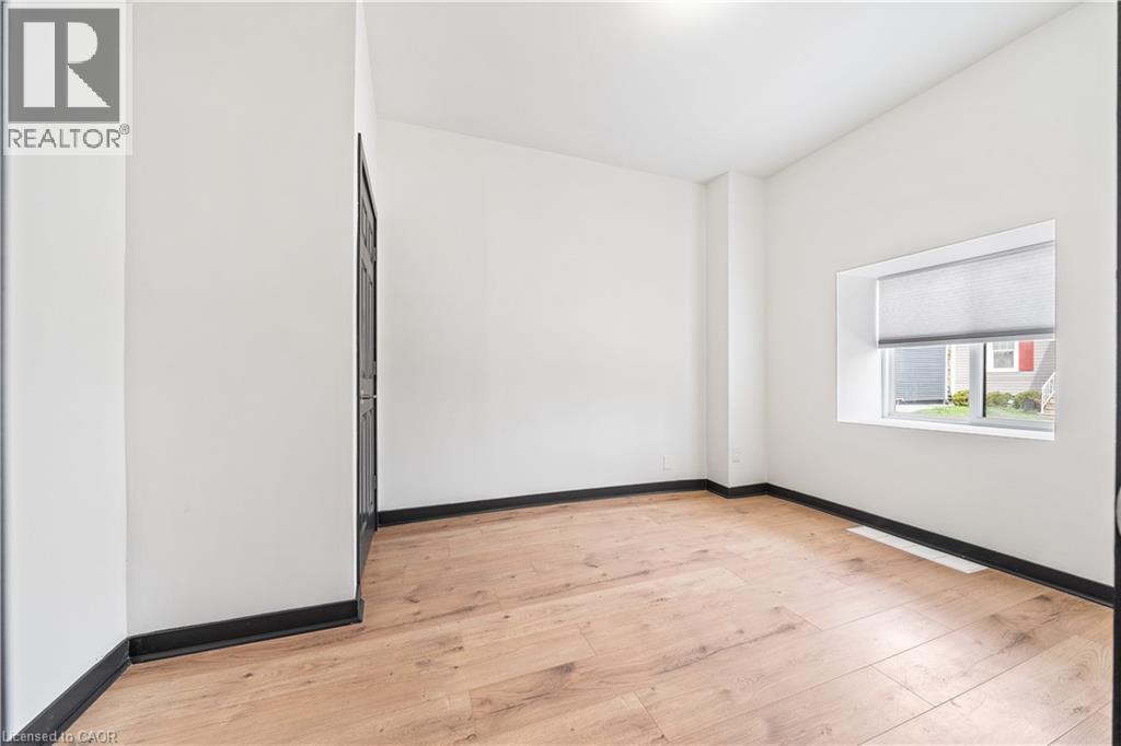 32 BRITANNIA Avenue - 38