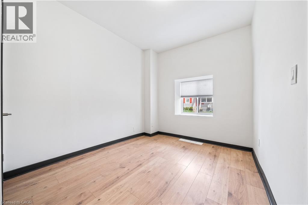 32 BRITANNIA Avenue - 39