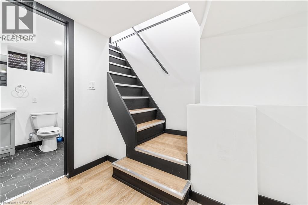 32 BRITANNIA Avenue - 42