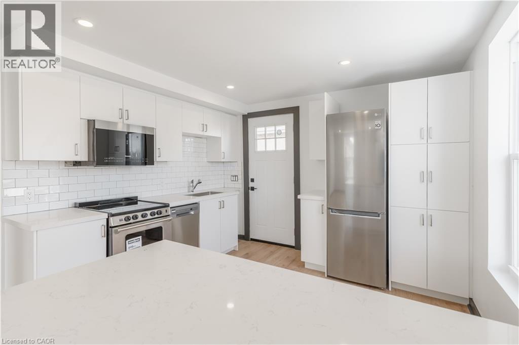 32 BRITANNIA Avenue - 9