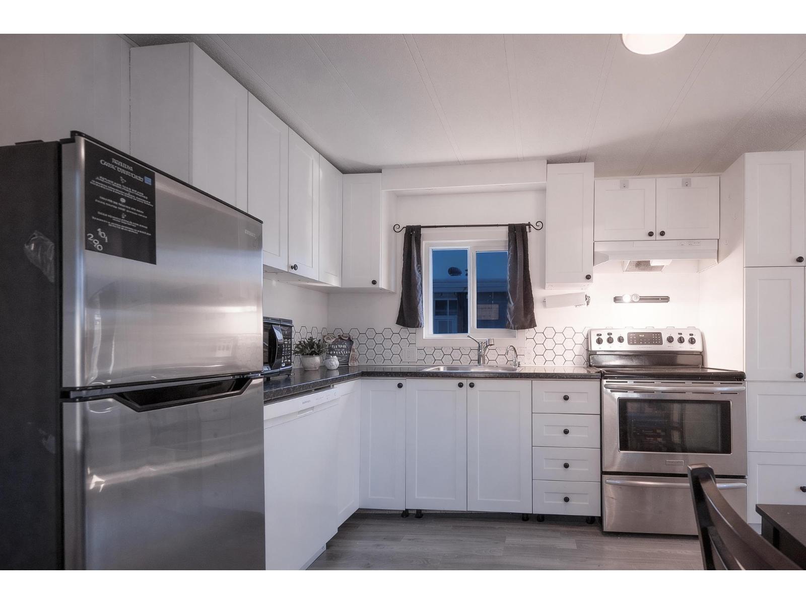 25 26892 FRASER HIGHWAY