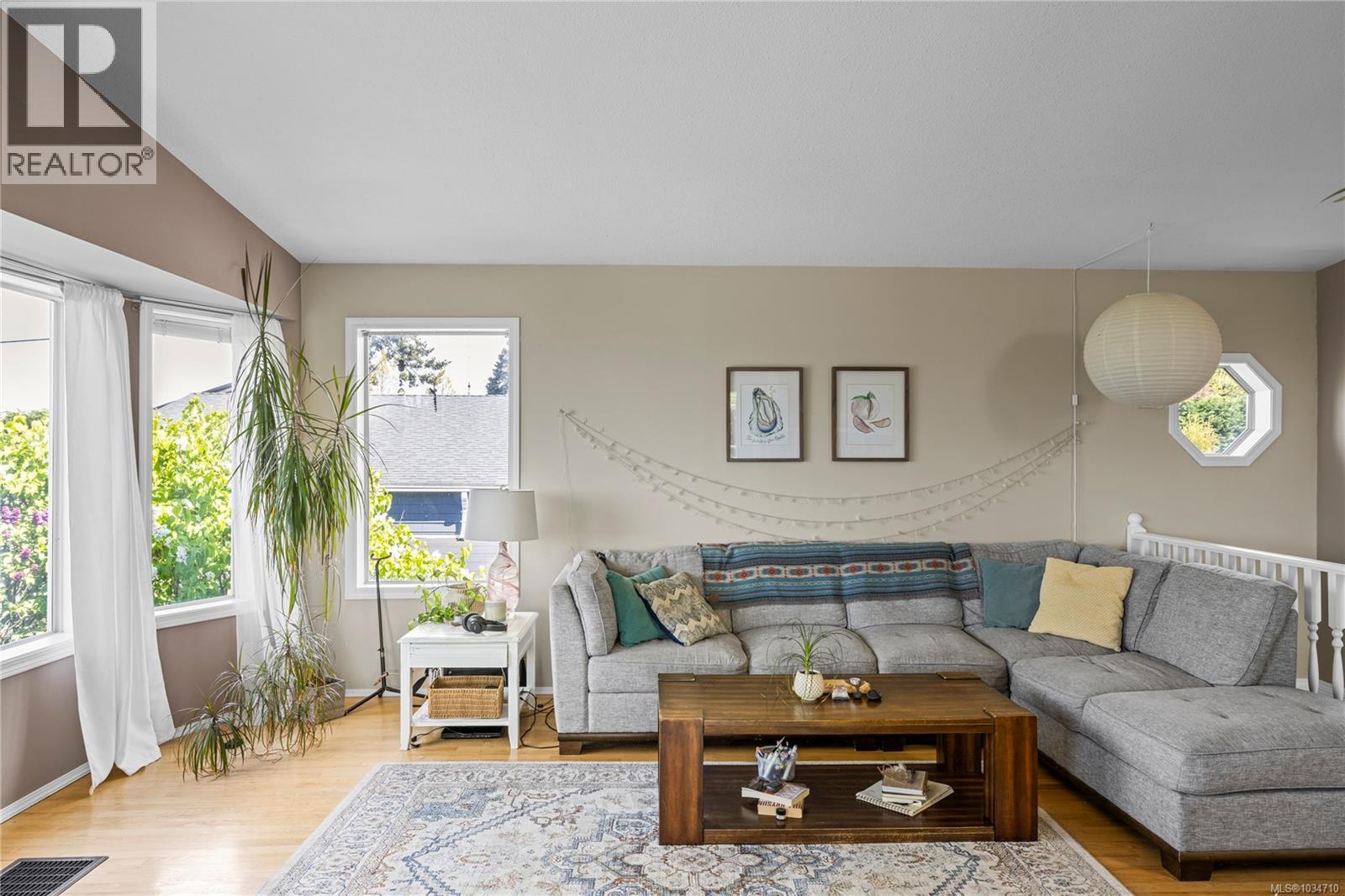 7101 McGill Rd - 8
