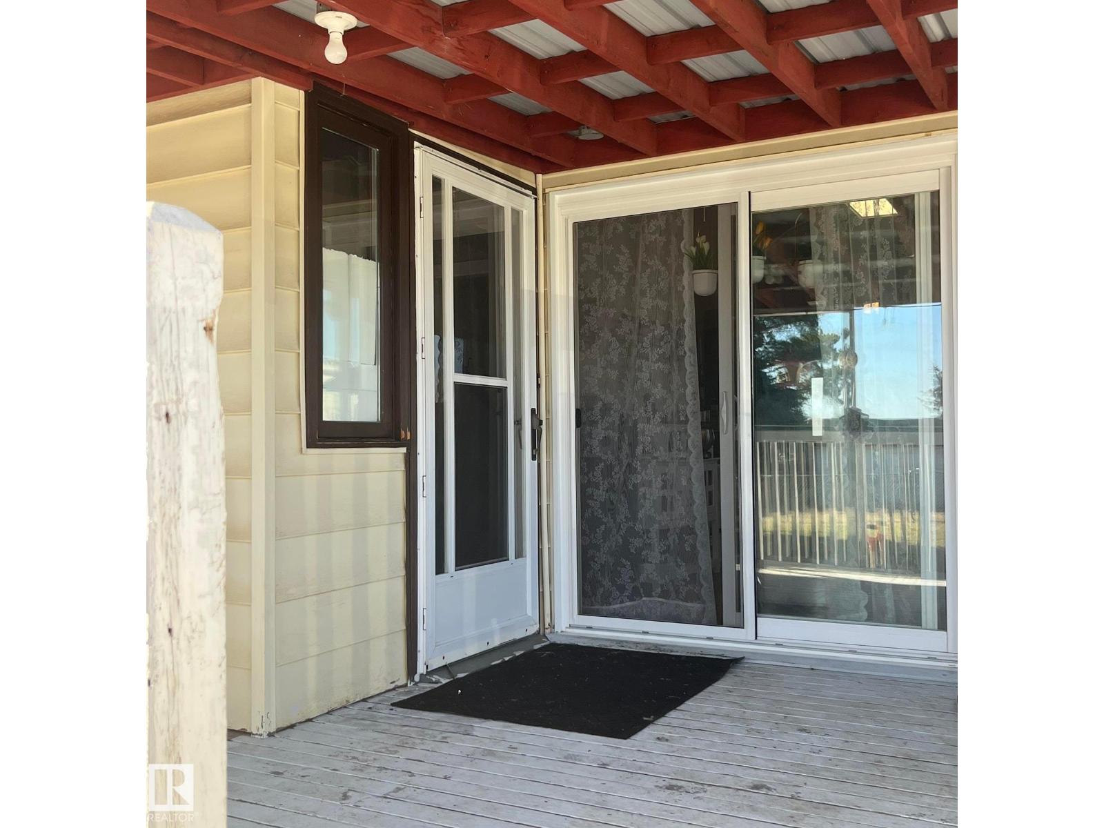 5027 49 Ave - 20