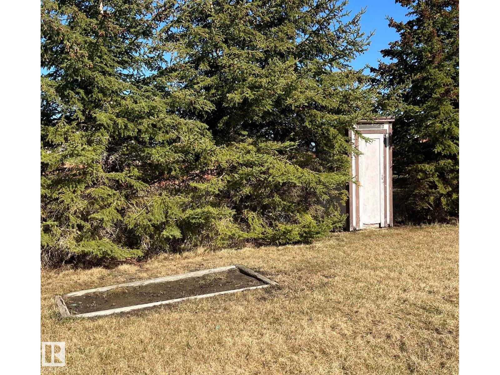 5027 49 Ave - 31