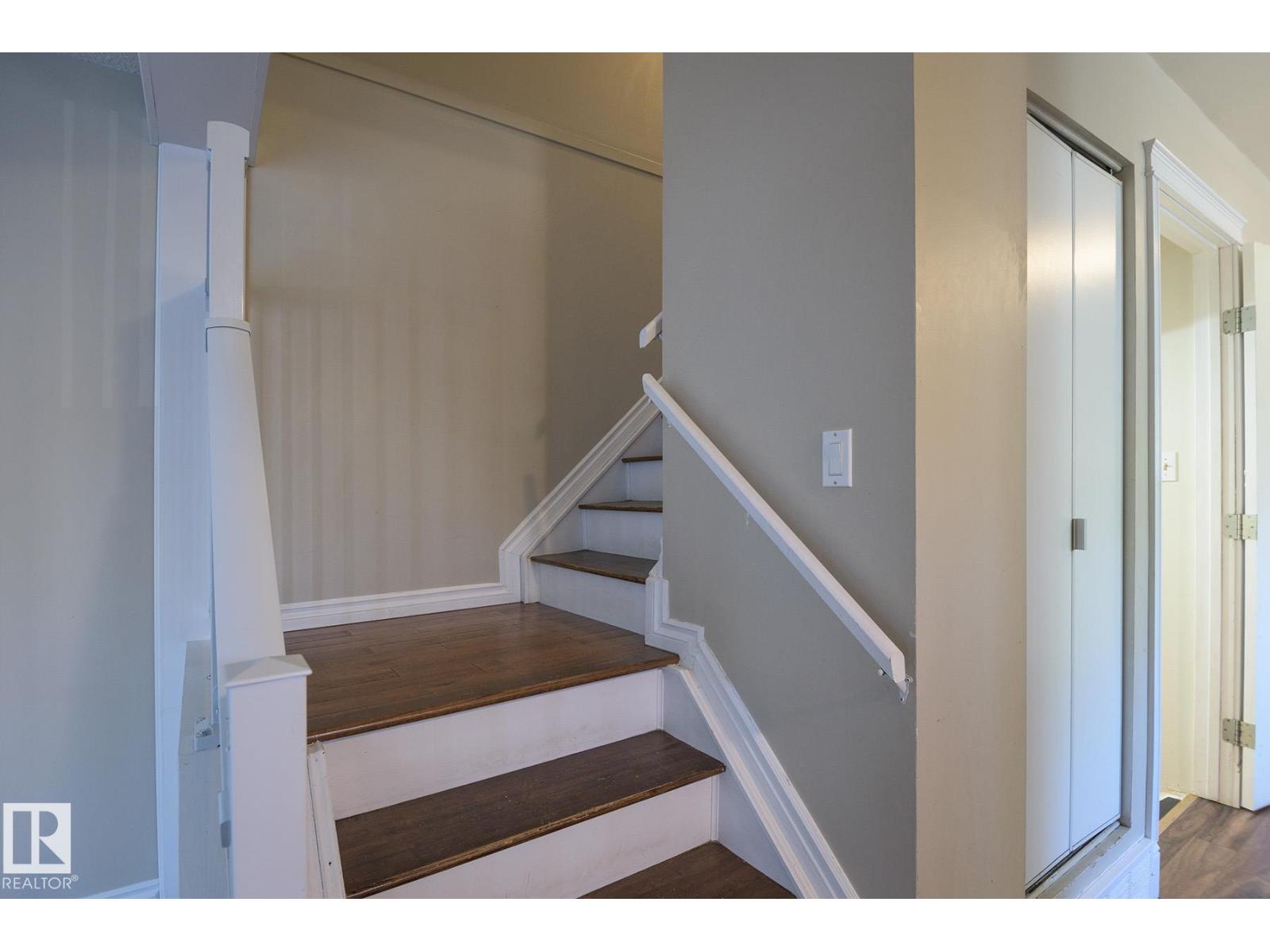 8039 27 AV NW - 21