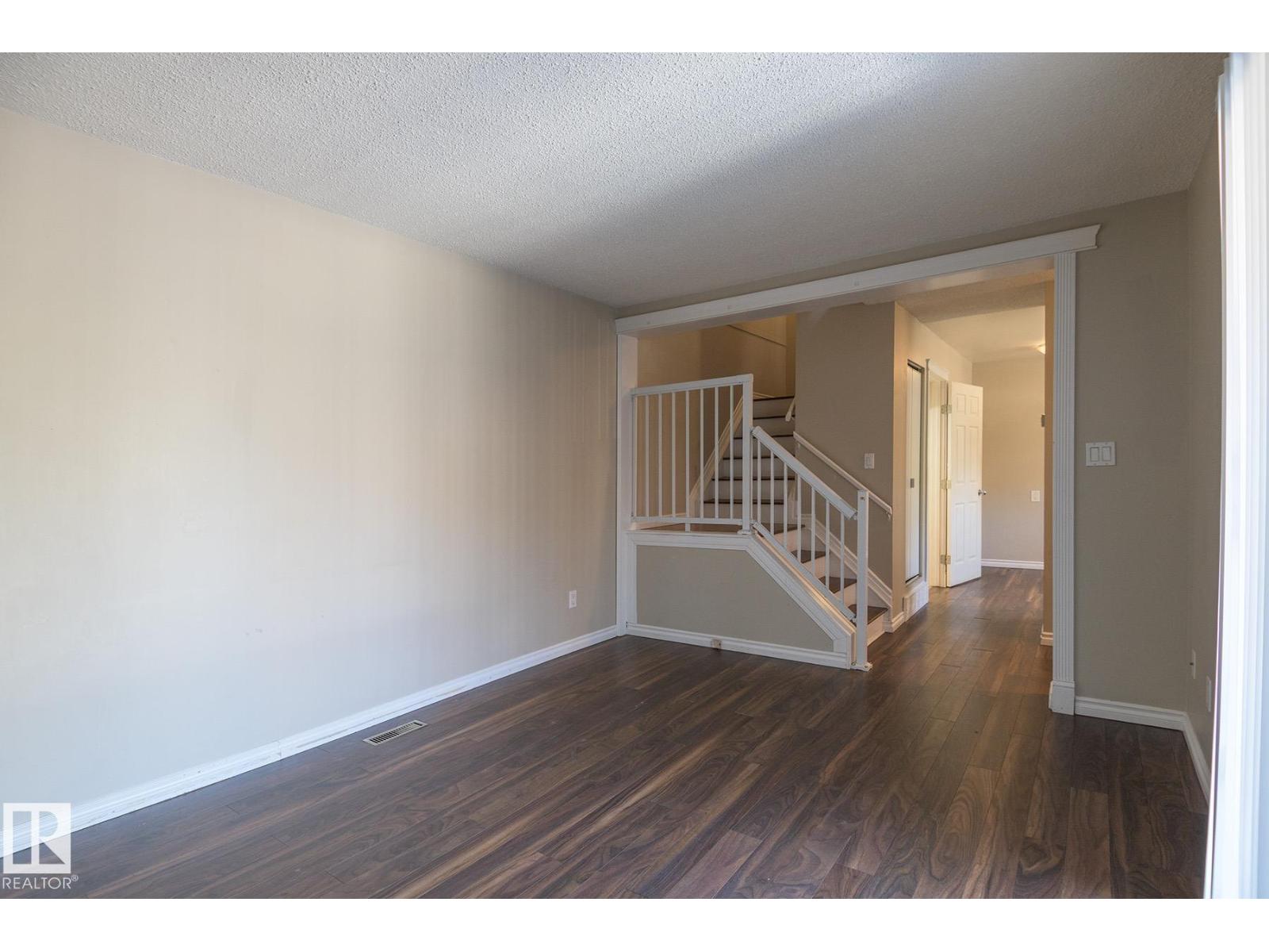 8039 27 AV NW - 11