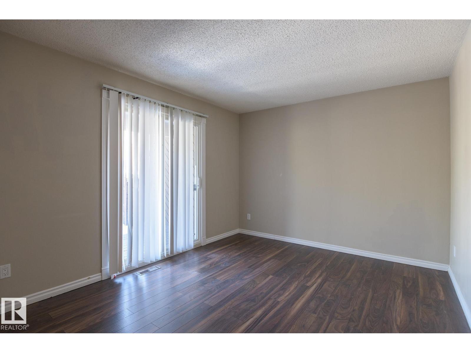 8039 27 AV NW - 7
