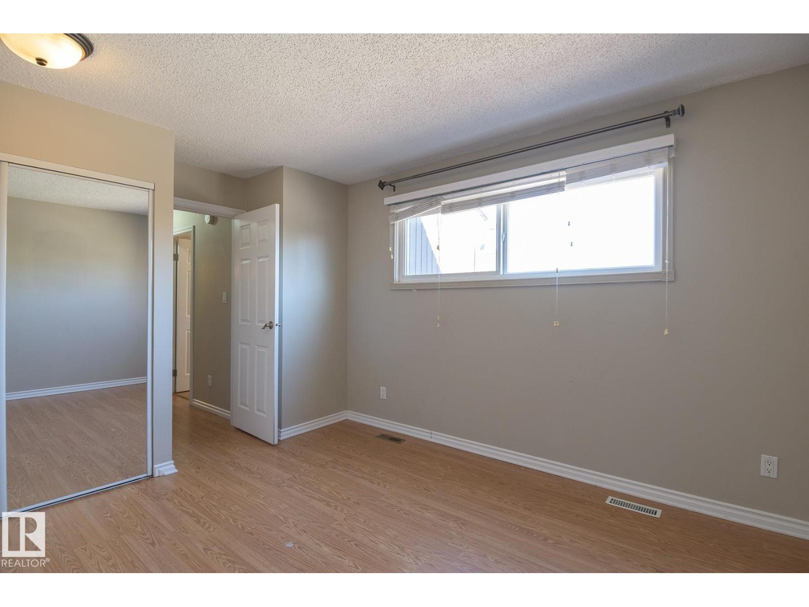 8039 27 AV NW - 30