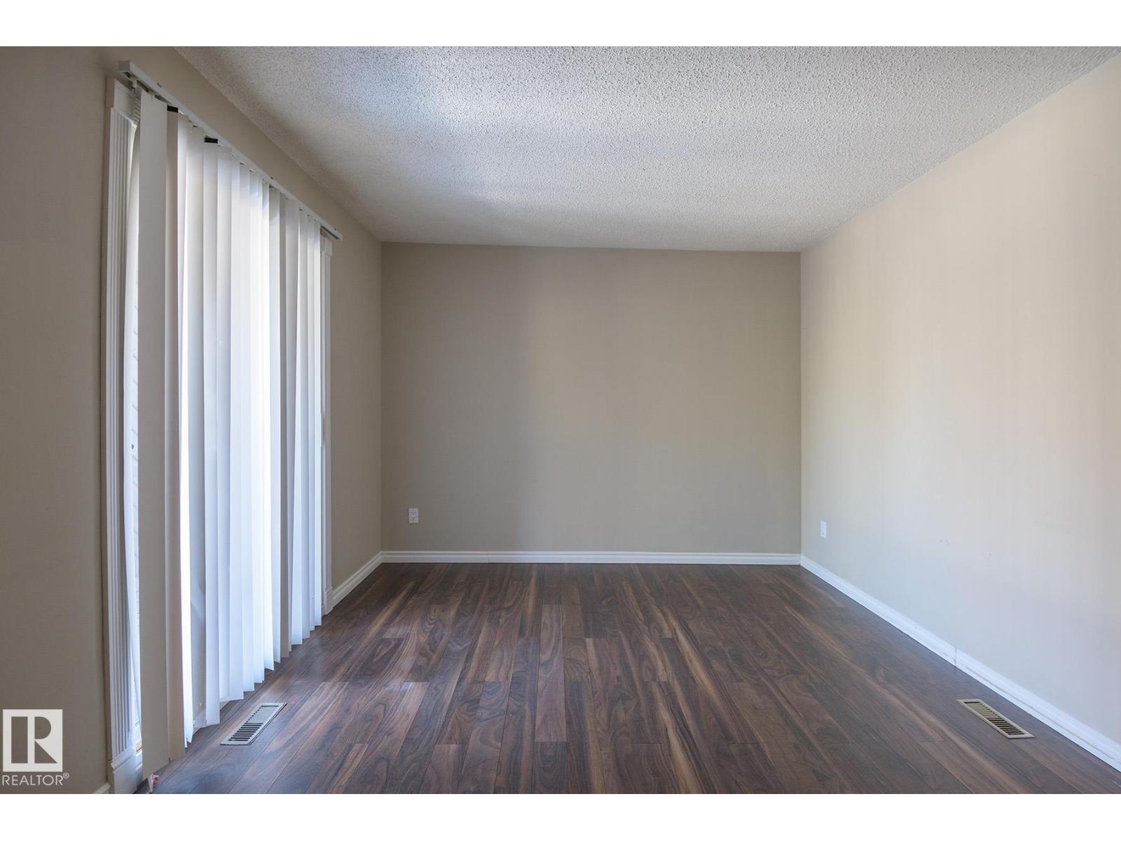 8039 27 AV NW - 6