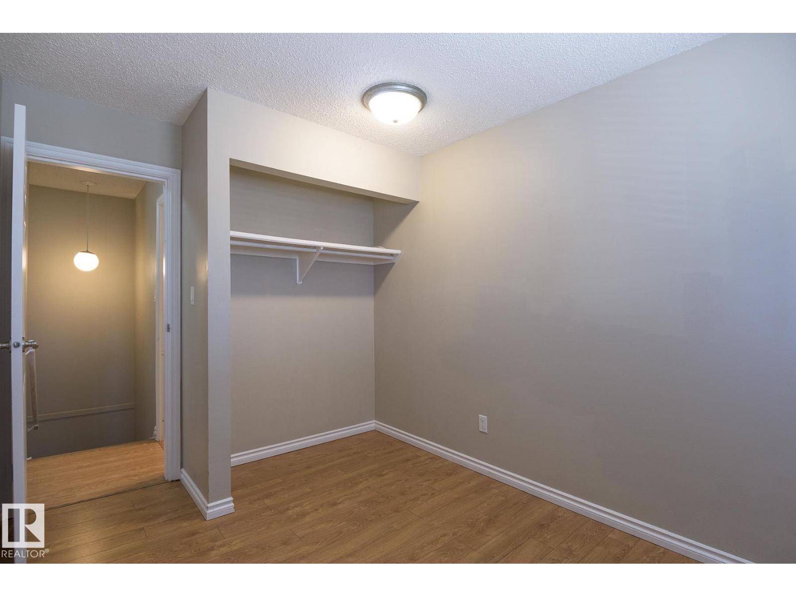 8039 27 AV NW - 25