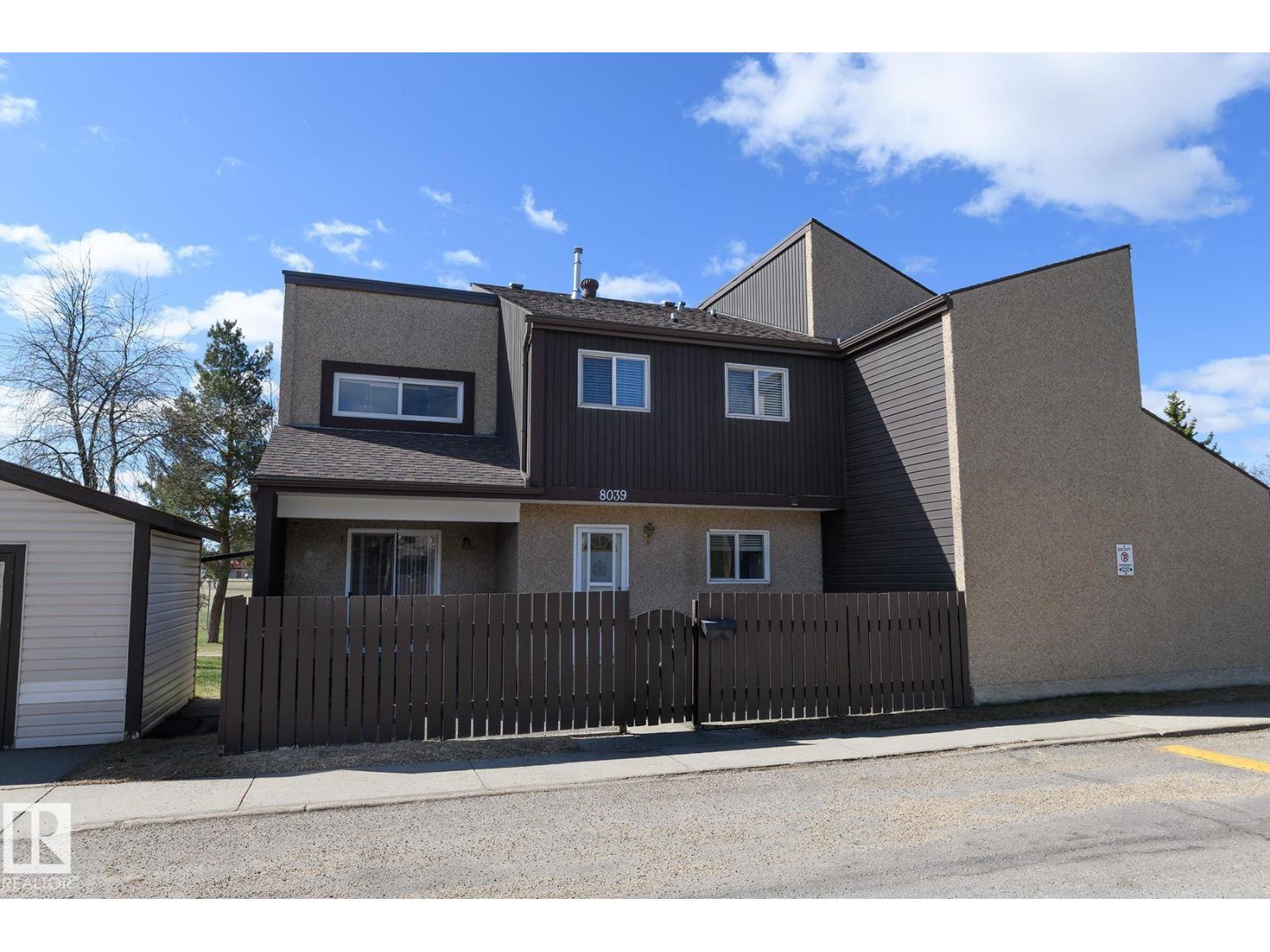 8039 27 AV NW - 34