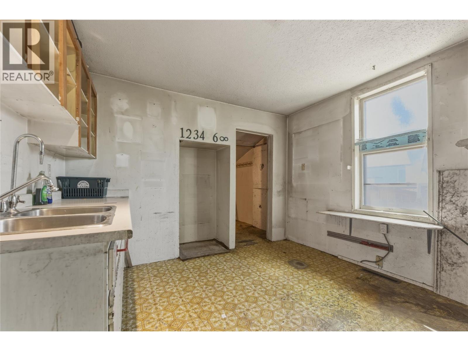 2850 Jarvis Street - 20