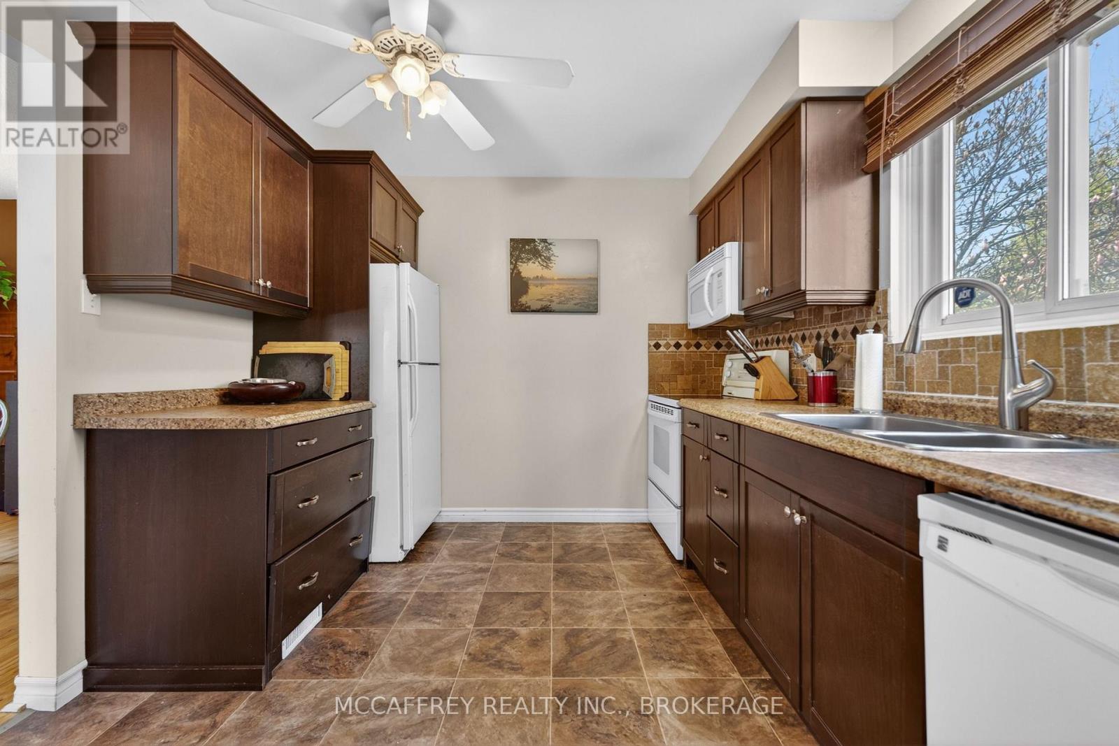 1075 BASSWOOD PLACE - 10