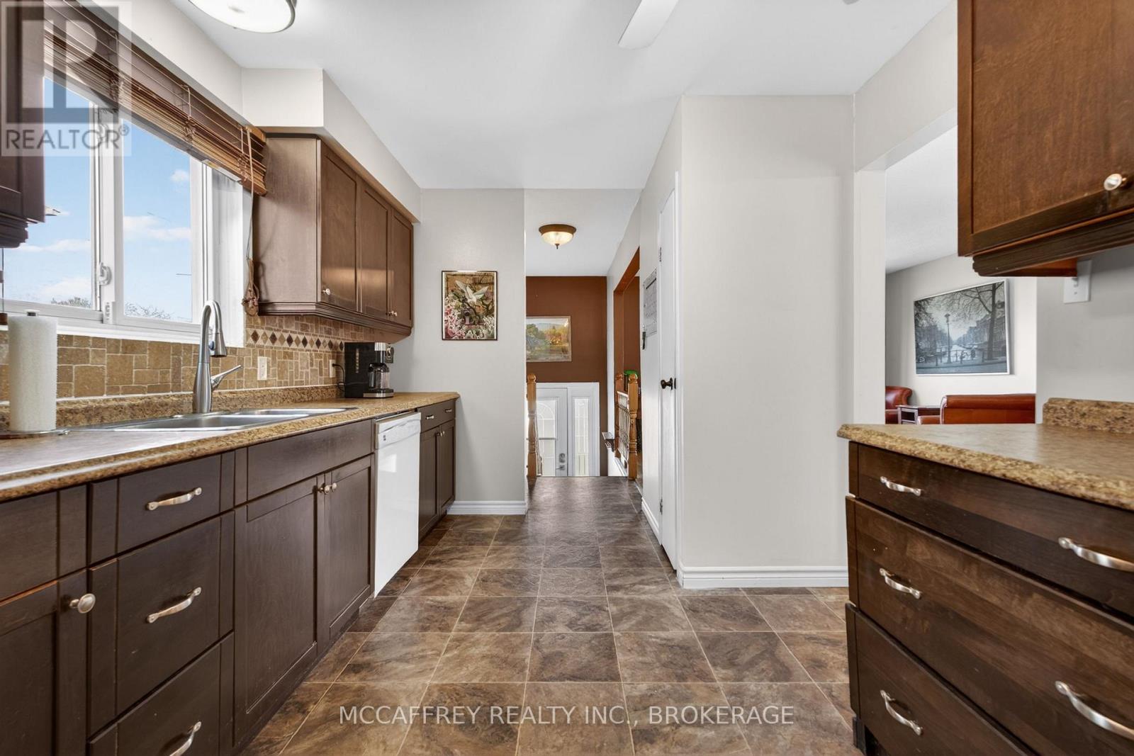 1075 BASSWOOD PLACE - 11