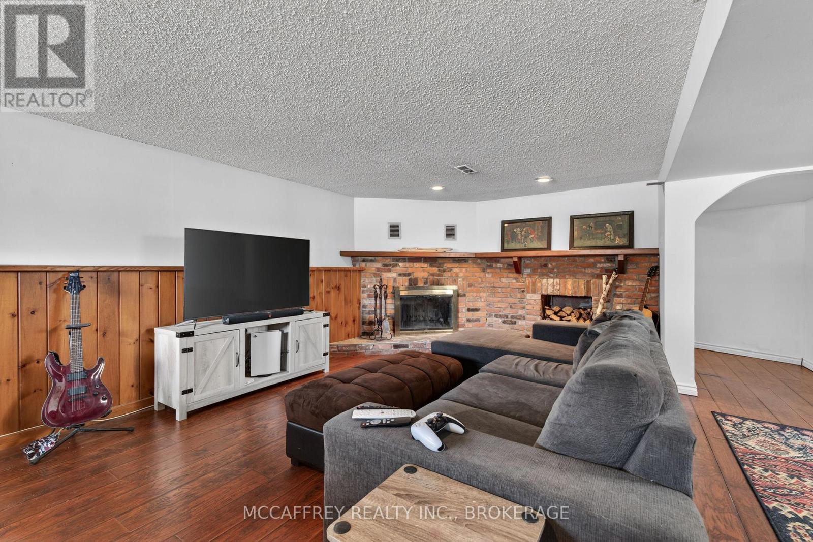 1075 BASSWOOD PLACE - 19