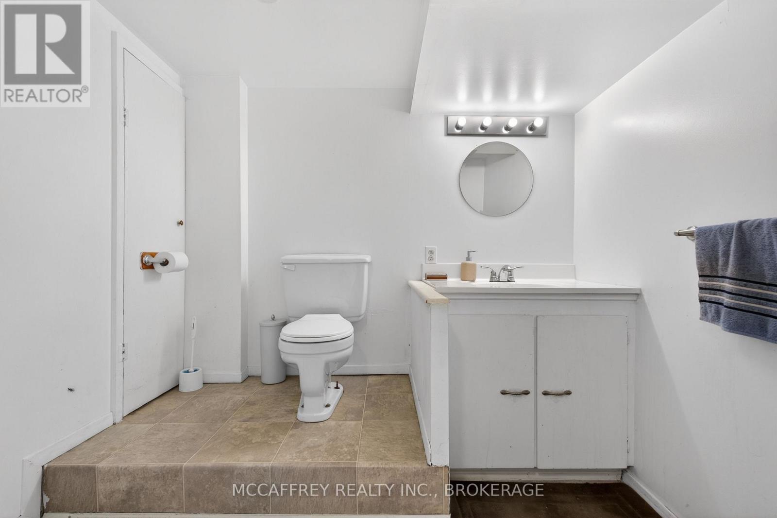 1075 BASSWOOD PLACE - 25