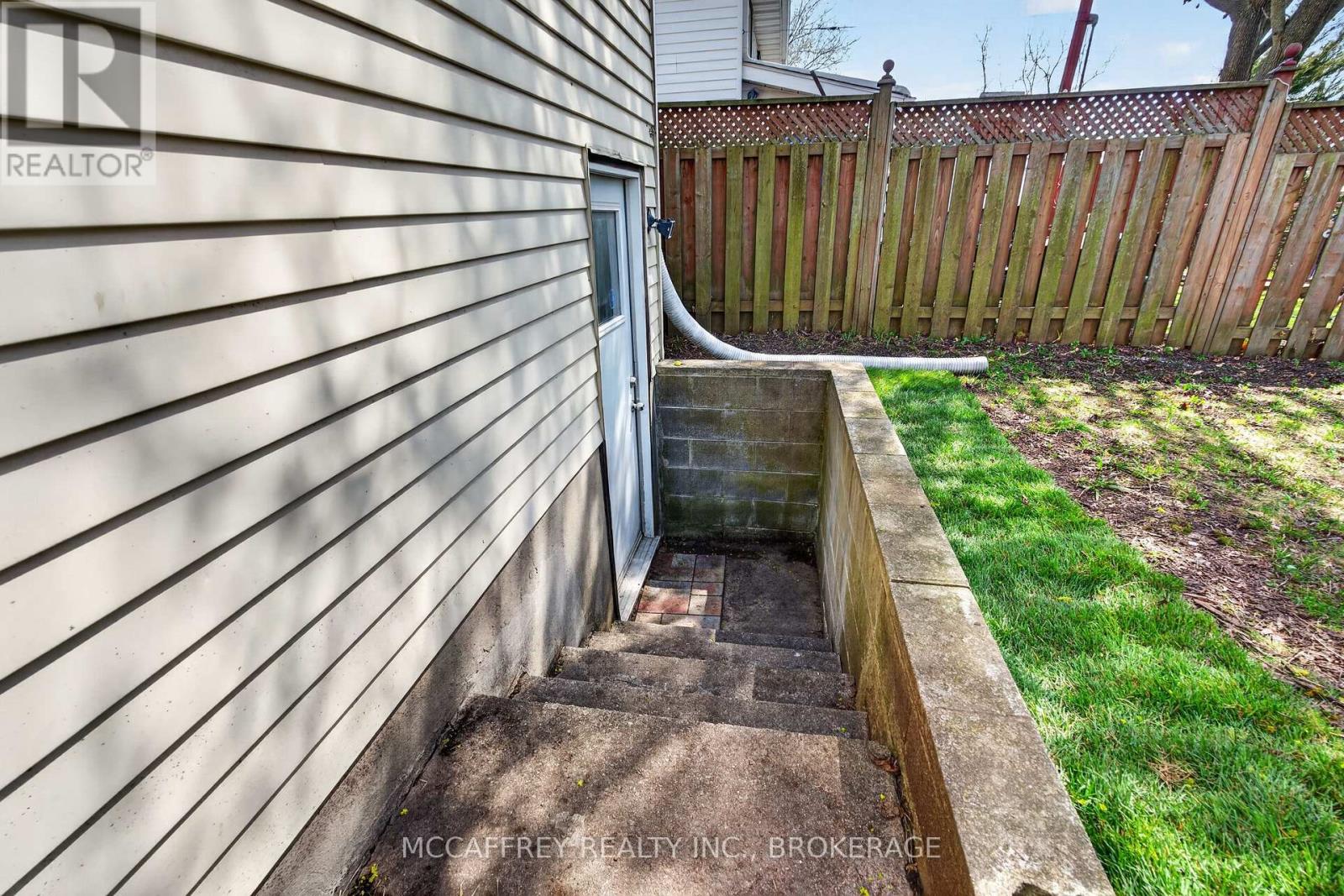 1075 BASSWOOD PLACE - 33