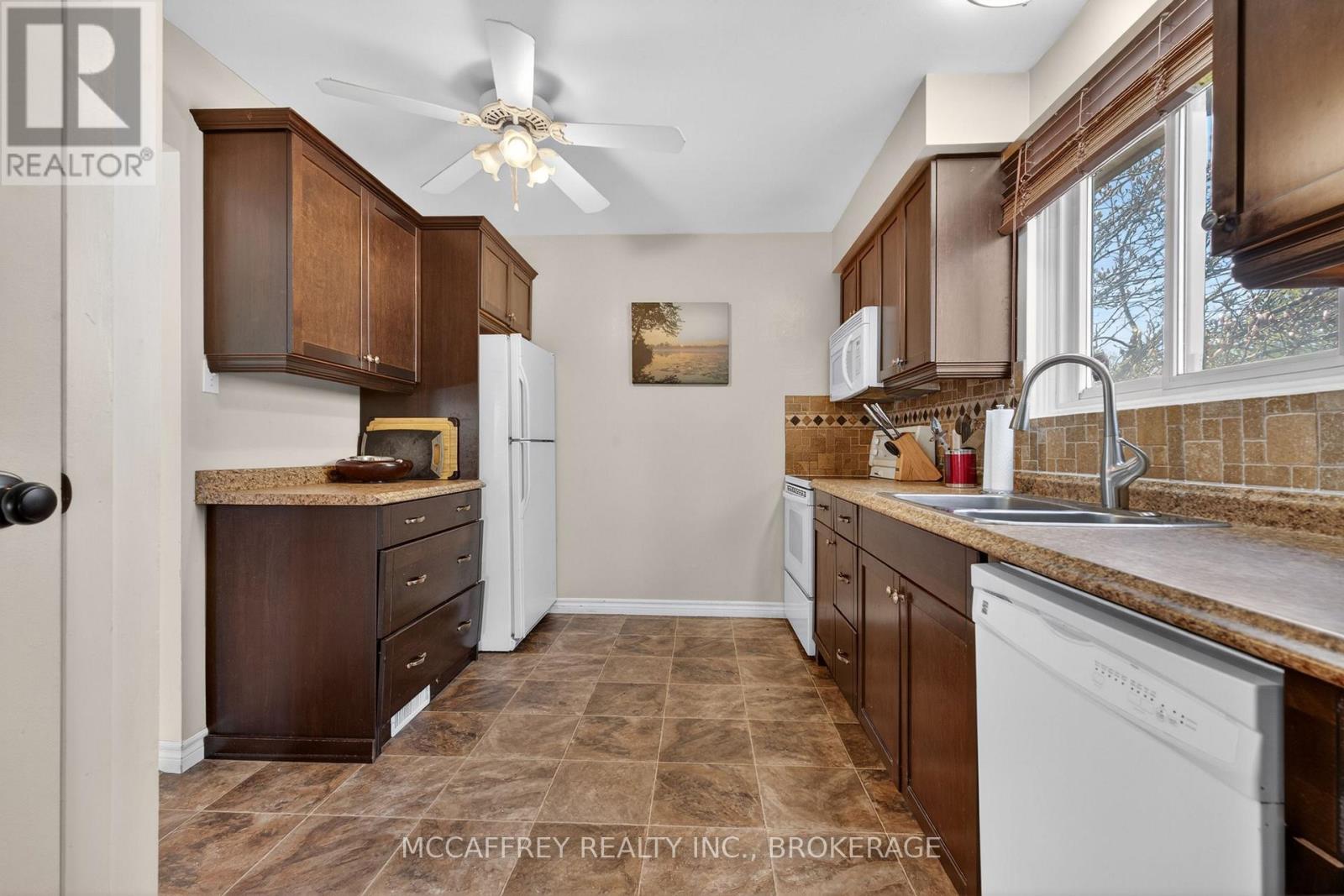 1075 BASSWOOD PLACE - 9