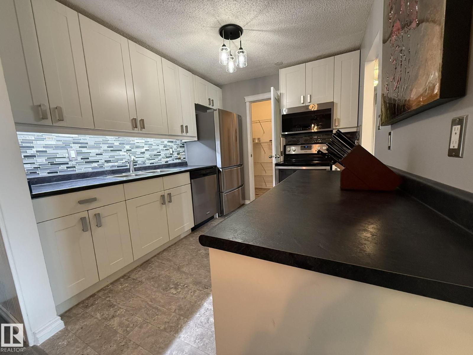 #5 2204 118 ST NW, Edmonton