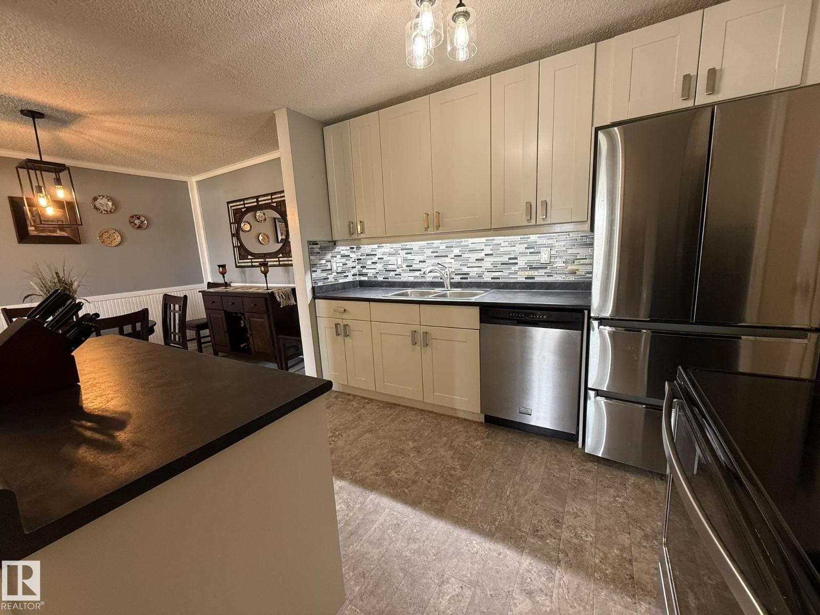 #5 2204 118 ST NW, Edmonton