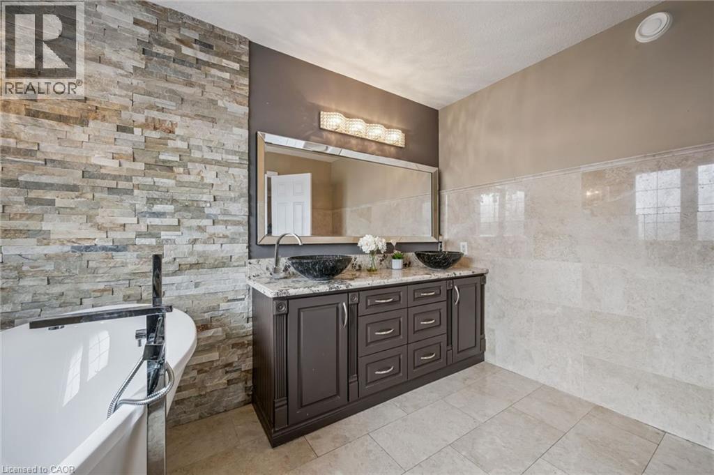 872 CREEKSIDE Drive, Waterloo, Ontario, N2V2S7 — Photo 26