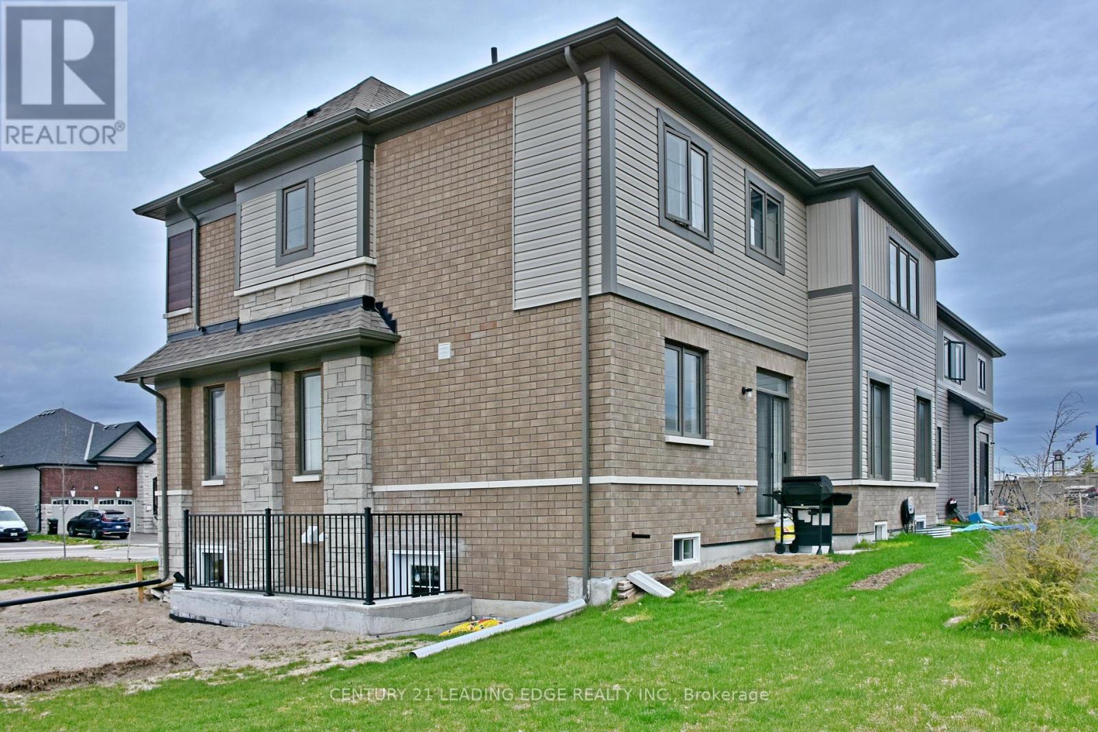 36 UNION BOULEVARD - 6