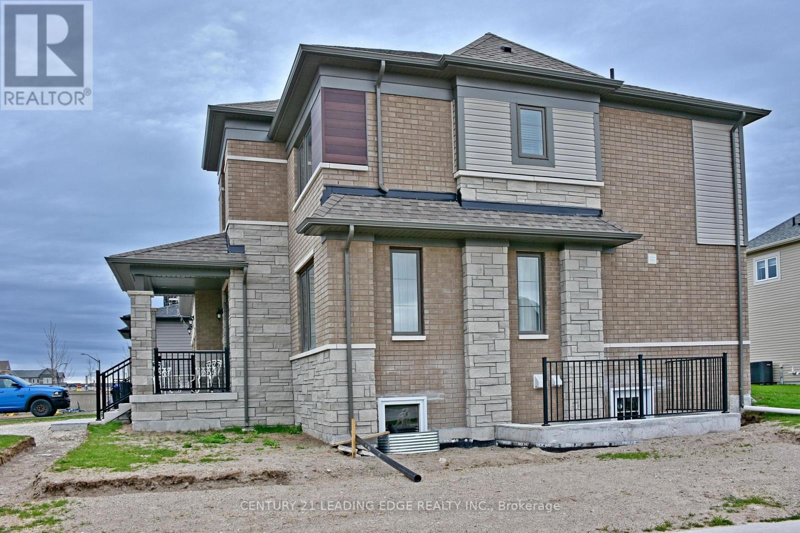36 UNION BOULEVARD - 5