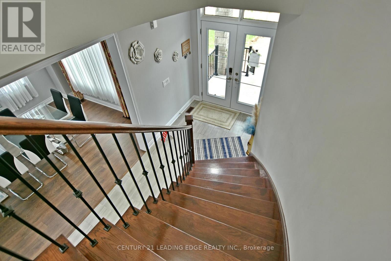36 UNION BOULEVARD - 29