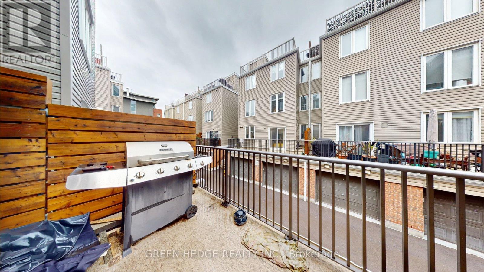 #320 26 DOURO STREET - 14