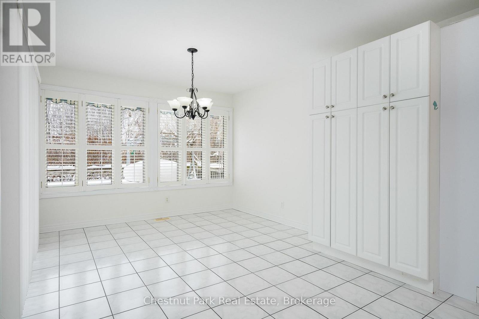 16 GREEN PINE CRESCENT - 16