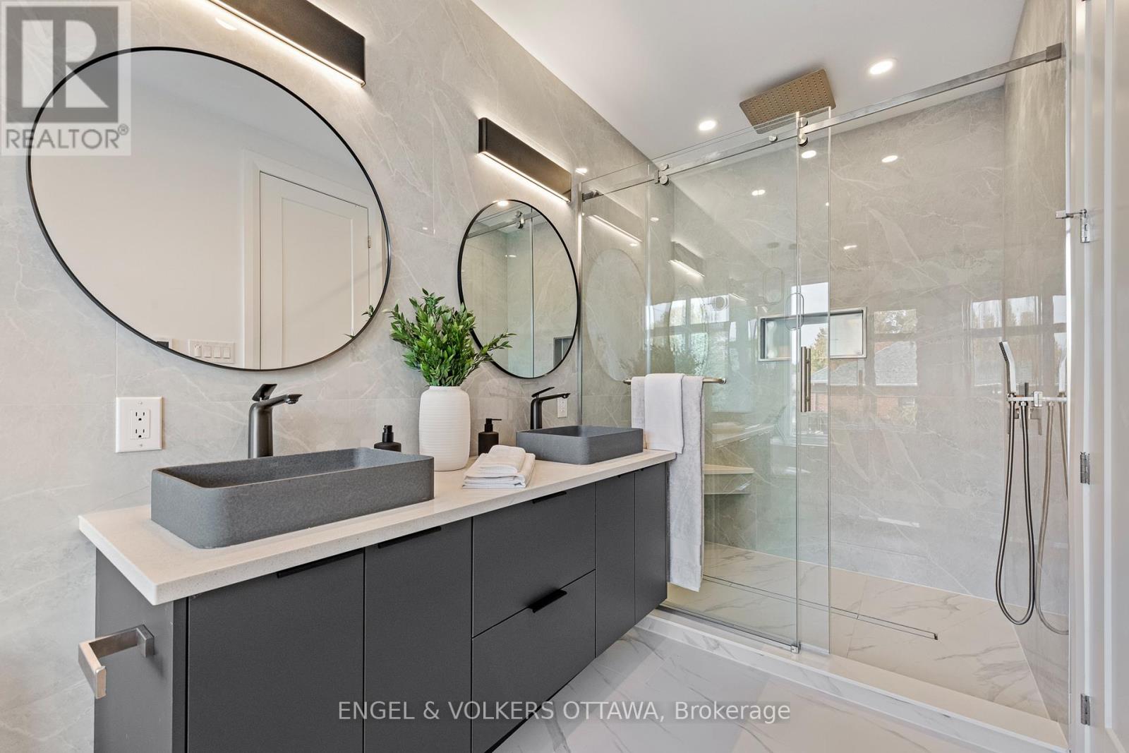 493 HIGHCROFT AVENUE - 23