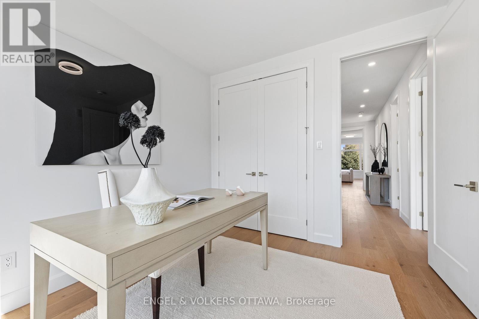 493 HIGHCROFT AVENUE - 29